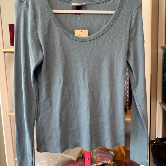 Universal Light Blue Long Sleeve Tee NWT size large - Picture 3 of 5